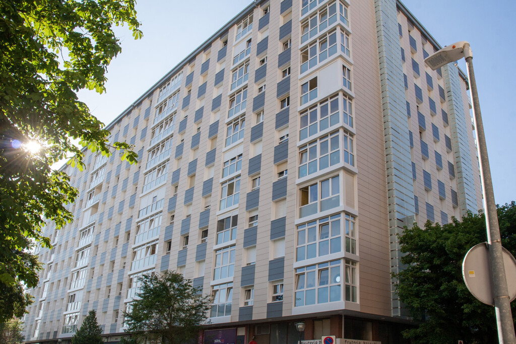 AICO OLMOS1