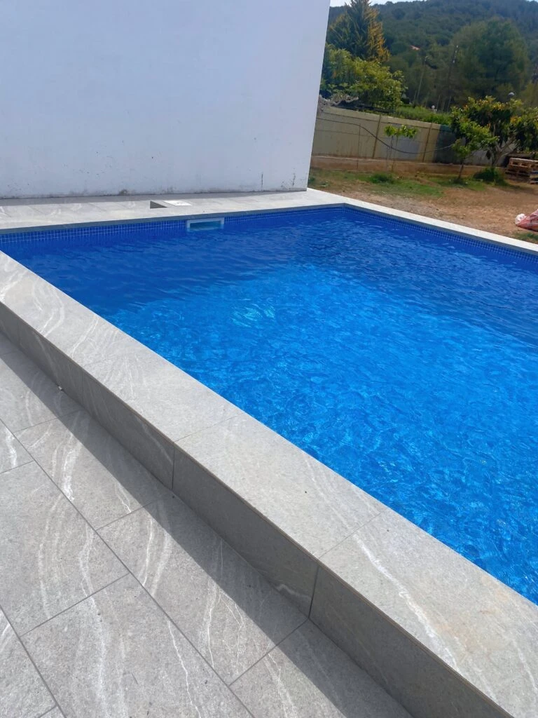 Piscina Amberes. Tarragona Amberes borde playa 01