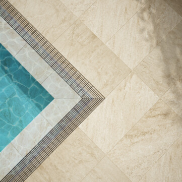Gresmanc beige stone pool detail