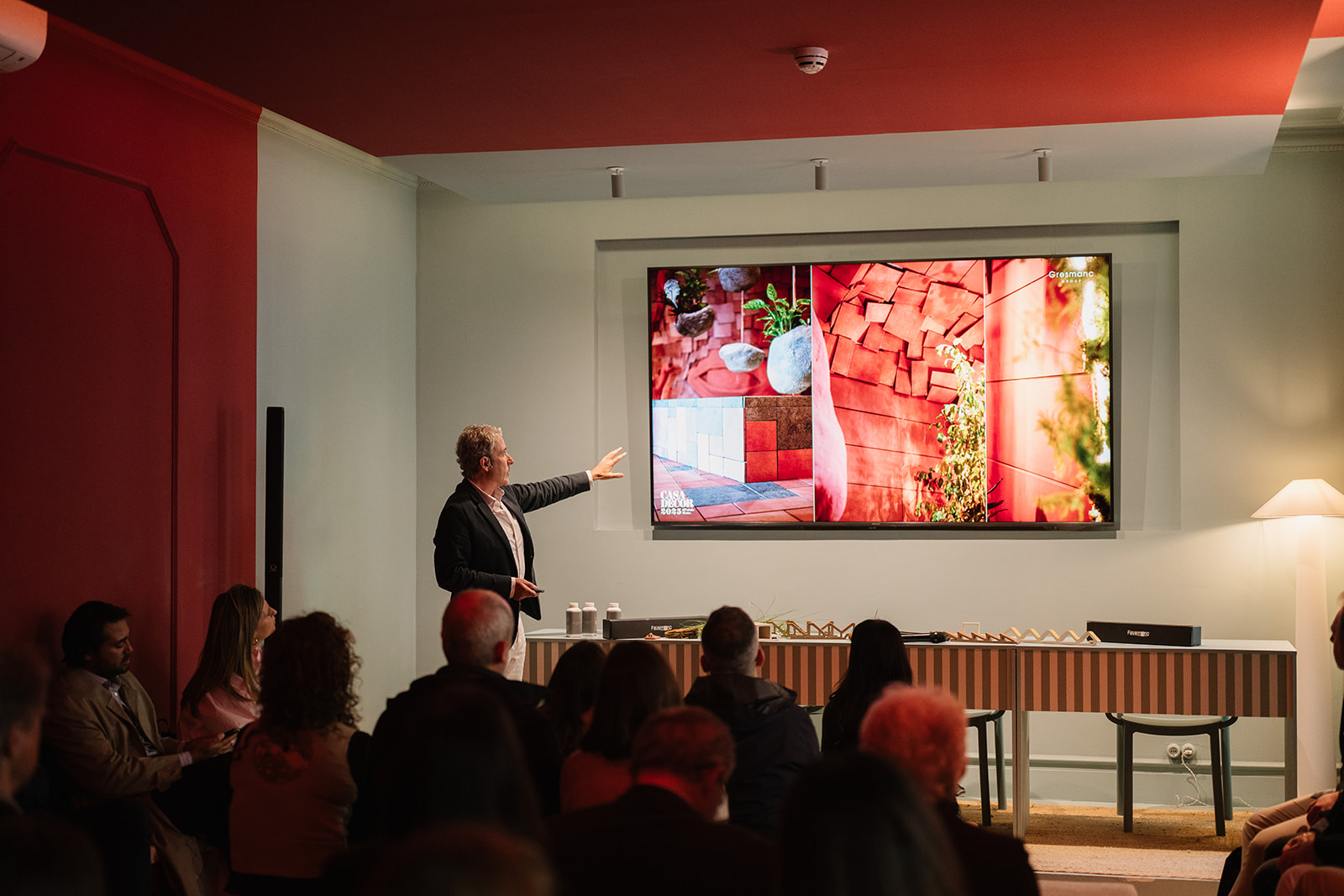 fran cisneros en el evento de gresmanc group en casa decor 2025