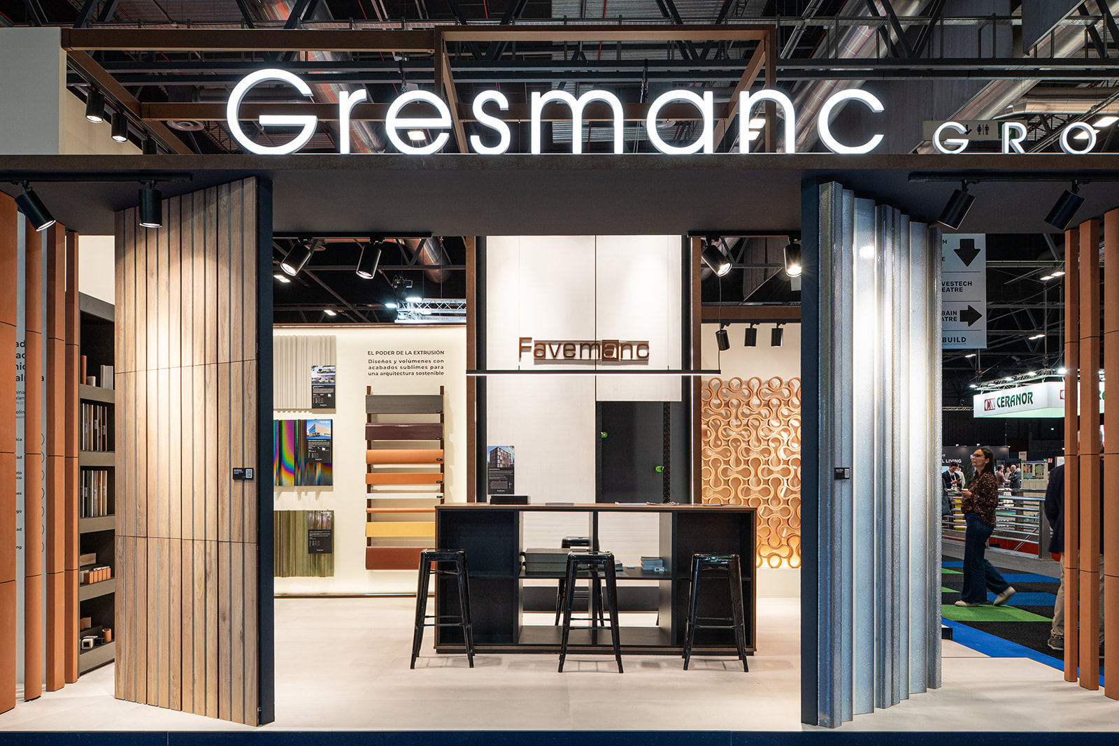 Favemanc presenta en REBUILD 2026 nuevas posibilidades para la fachada cerámica: innovación técnica y exploración formal stand de favemanc y gresmanc group en rebuild 2026