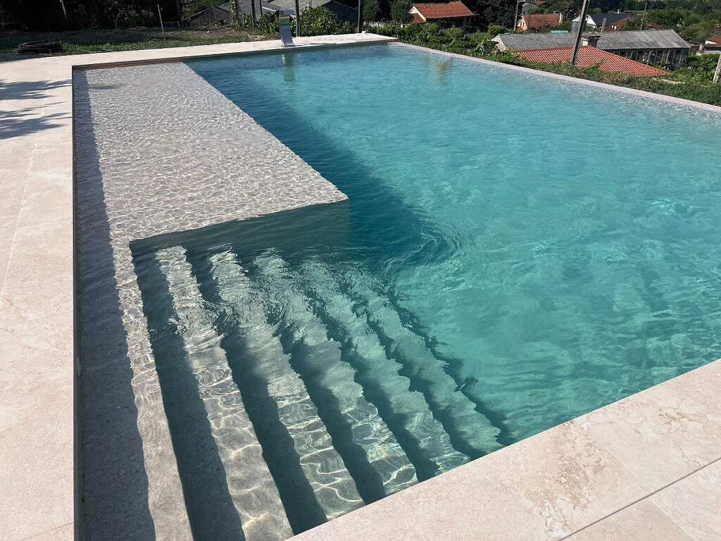 Piscina Corinto Beige. Galicia. PLANETRANSPARENTE CORINTO BEIGE PELDANOS