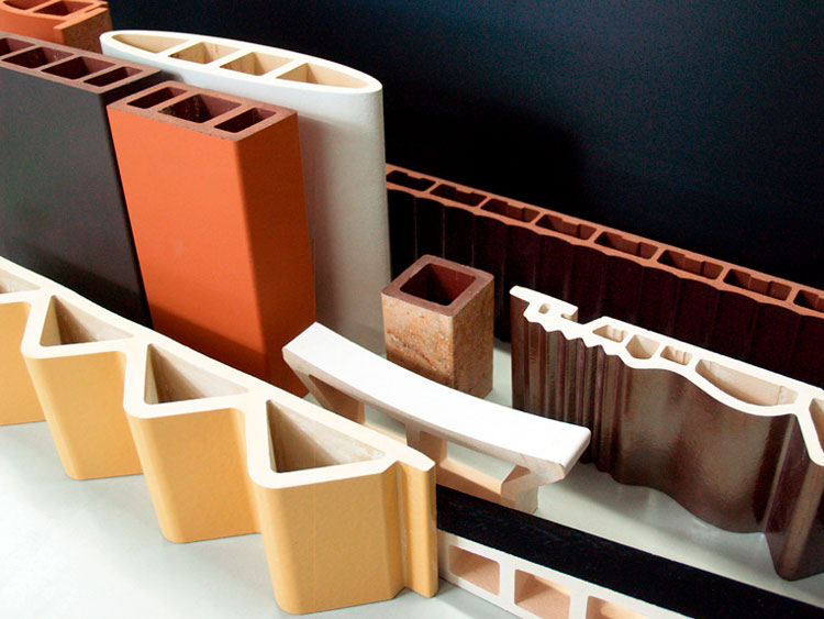 Gresmanc Group, diseños y soluciones vanguardistas en gres extrusionado en Cersaie 2024 Placas tridimensionales