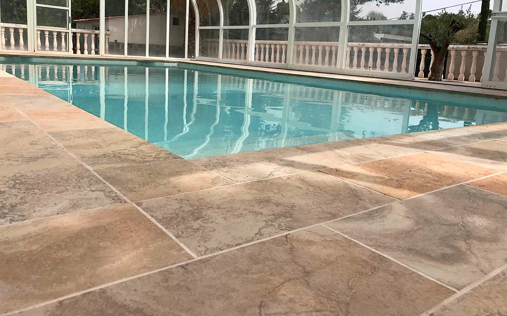 Para tu piscina, elige cerámica antibacteriana. Bermeo cubierta 1