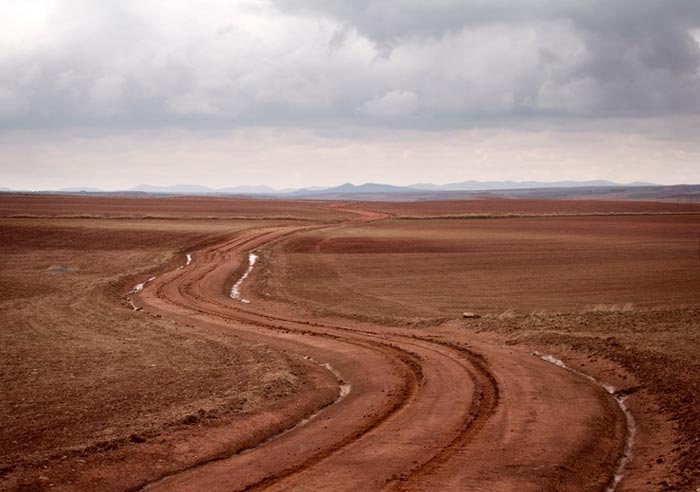 Paisaje Cerámico: cuando la cerámica devuelve la memoria a la arquitectura paisaje tierra