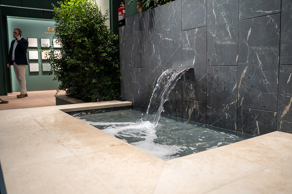 La cerámica de Gresmanc Group destaca en Piscina Barcelona por su alta calidad e innovación piscina protagonista del stand de gresmanc en piscina barcelona