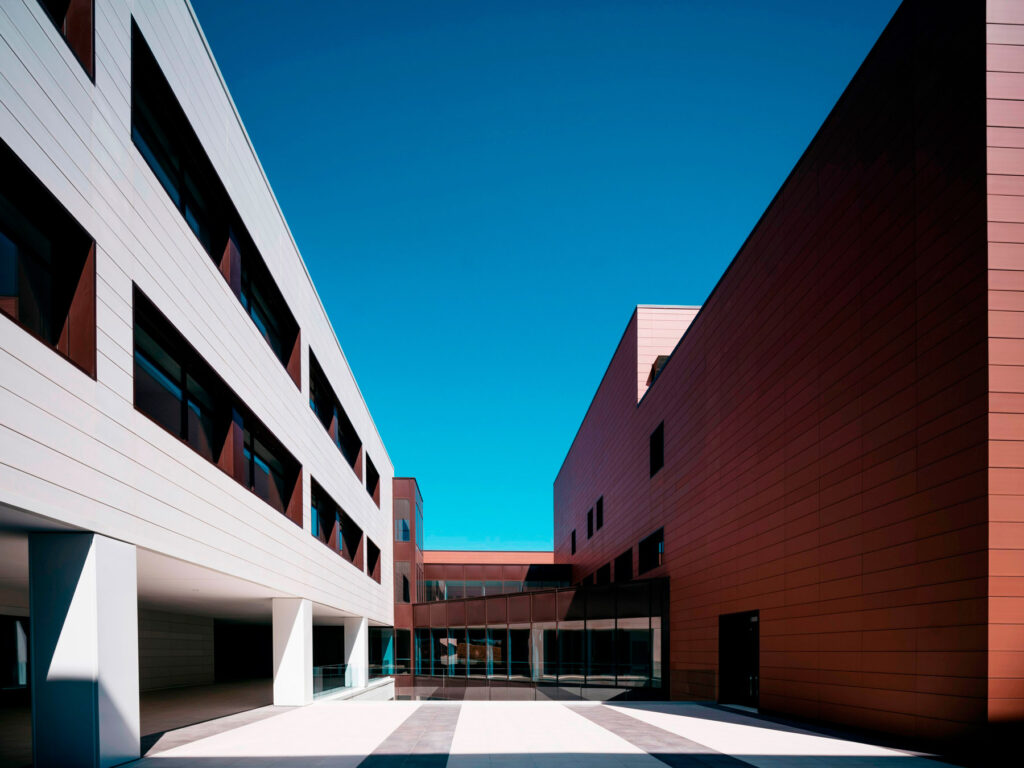 Fermo. Italia. fachada ventilada en el nuevo hospital de fermo en Italia